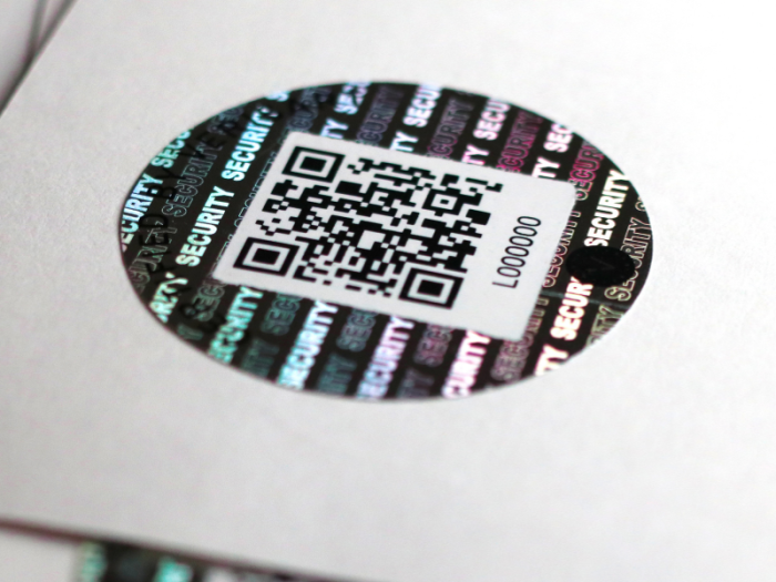 Verisart QR code hologram sticker